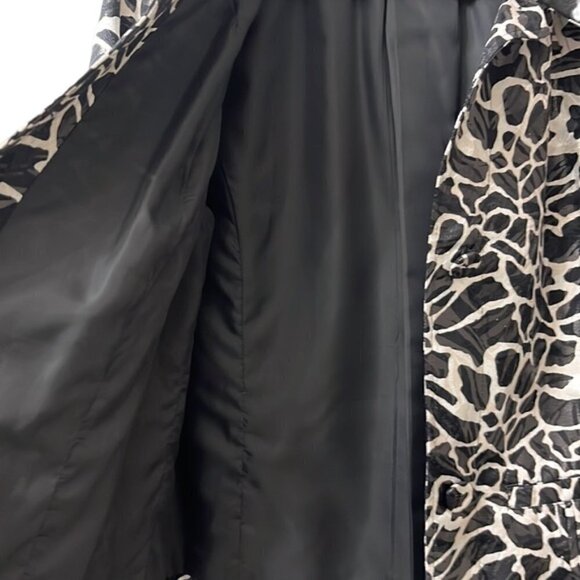 Chico's Women's Shiny Black & White Giraffe Print Cropped Spring Jacket Medium - Picture 8 of 10